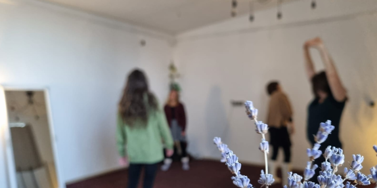KAPCSOLÓDJ ÚJRA A TESTEDHEZ 17 Kapcsolatban a testemmel workshop